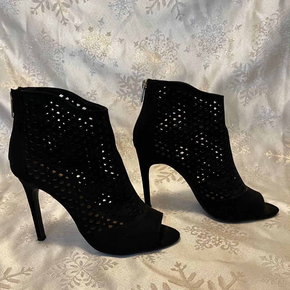 Black suede Heels